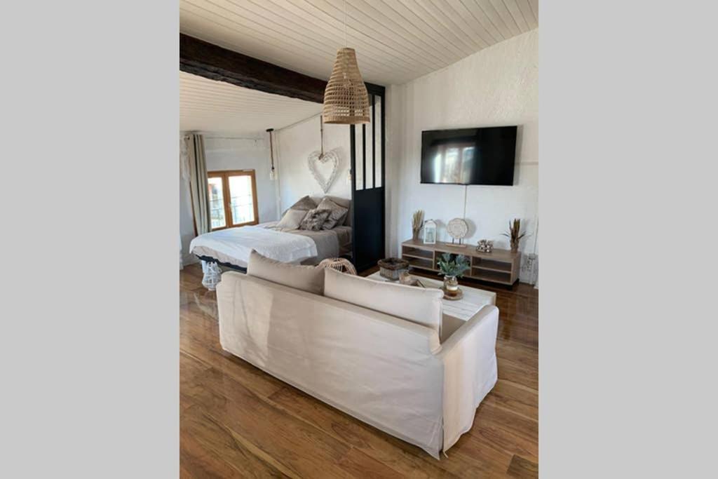 Le Pilori: Historic Center Retreat with Netflix and Wi-Fi Apartment Niort Exterior photo